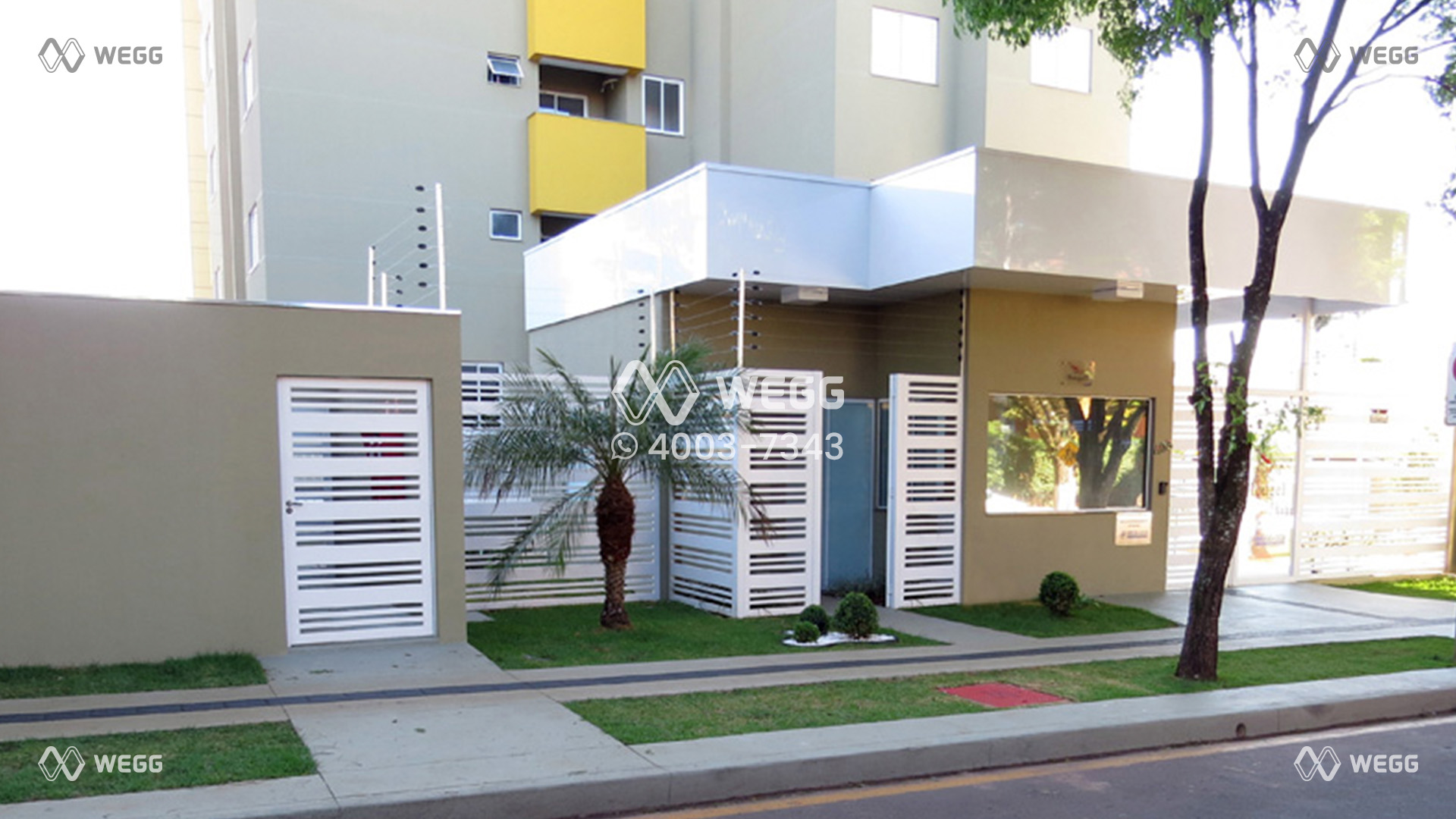 fachada1-rouget-village